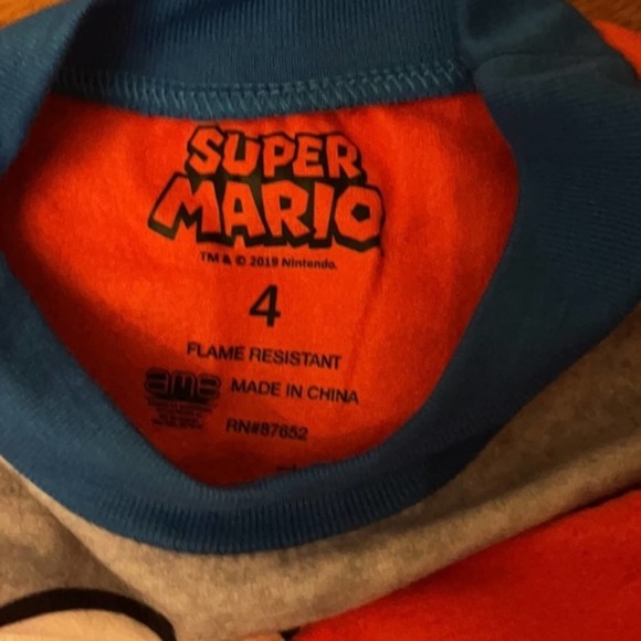 Super Mario Fleece Pajamas 2-piece - Picture 9 of 9